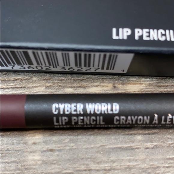 MAC Lip Pencil Cyber World - Picture 3 of 3